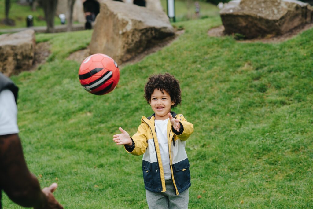 5 Common Benefits of Outdoor Play for Kids and How to Encourage It